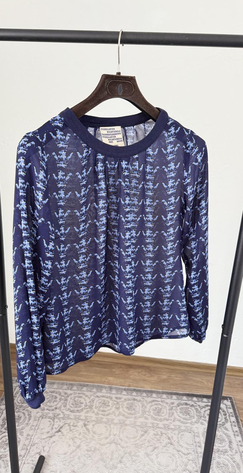 Baum und Pferdgarten копринена дамска блуза с принт – размер XS